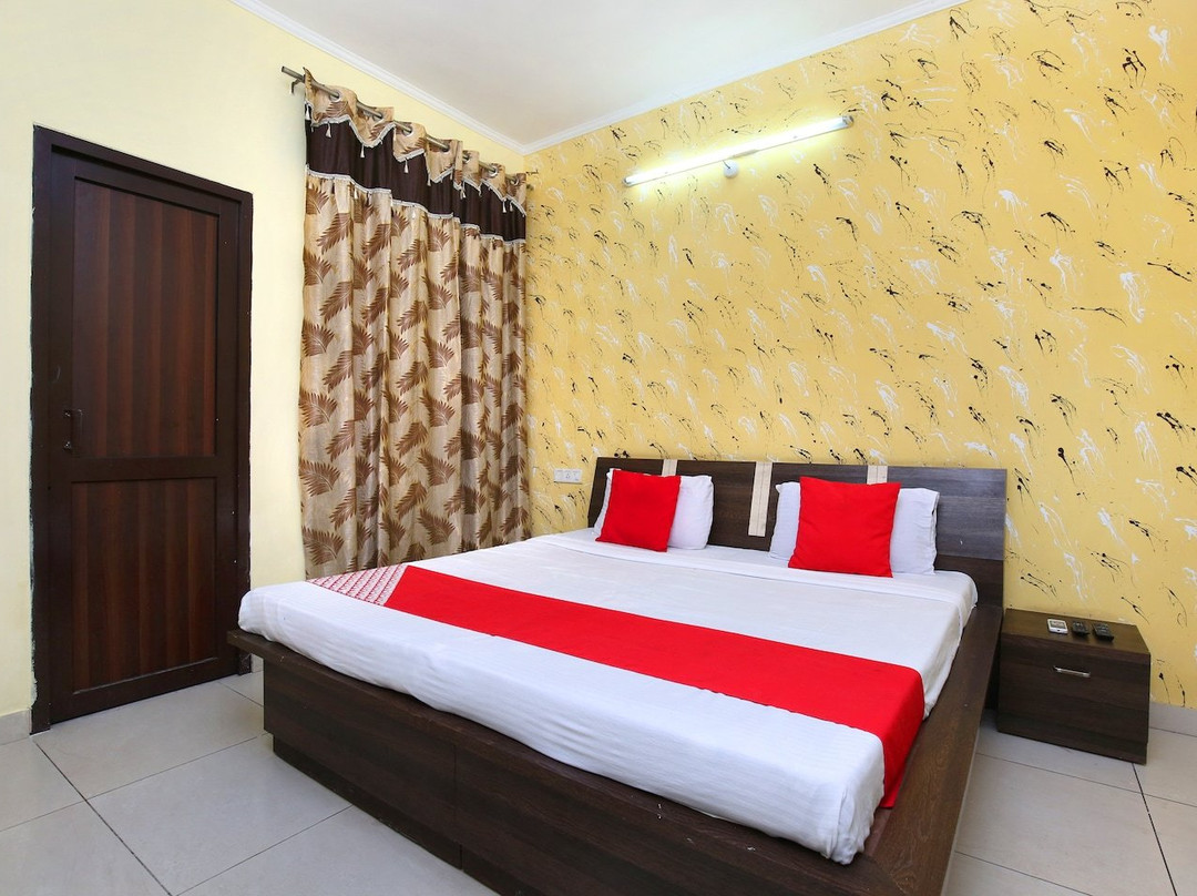 OYO 19765 Royal Guest House