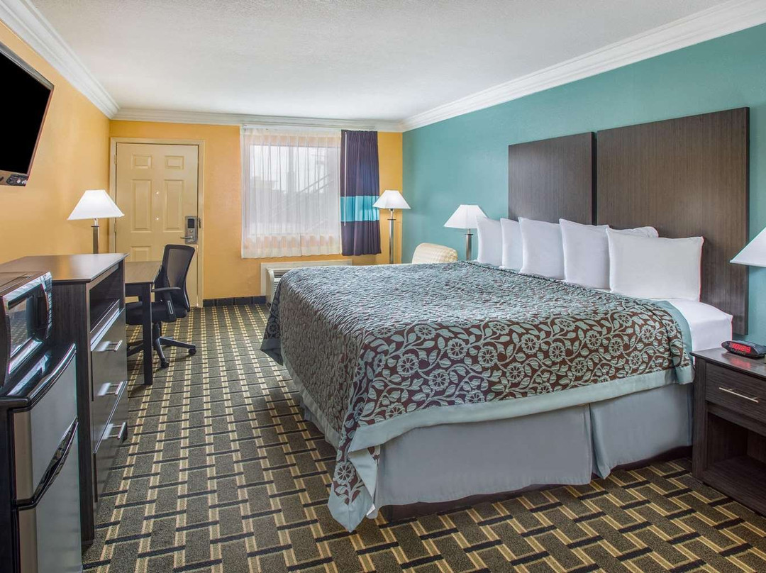 Days Inn by Wyndham Crowley主图