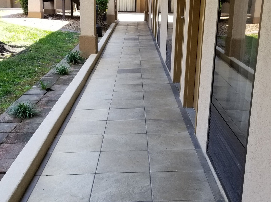 黎巴嫩华美达旅馆及套房酒店主图