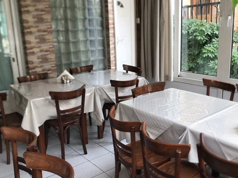 Petroupoli餐馆和美食-Taverna O Sotiris