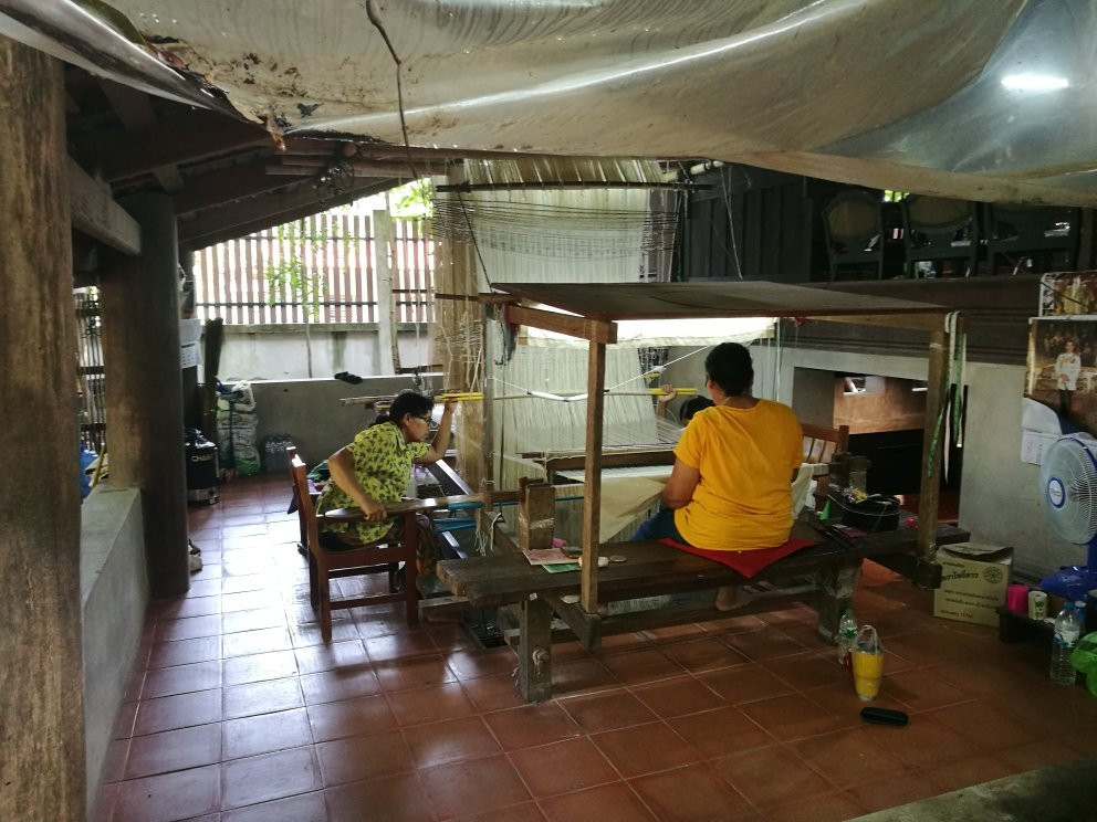Ban Tha Sawang Silk Weaving Village景点图片