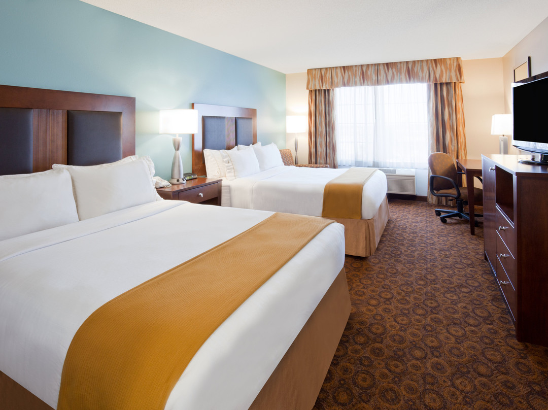 Holiday Inn Express & Suites St. Cloud by IHG主图