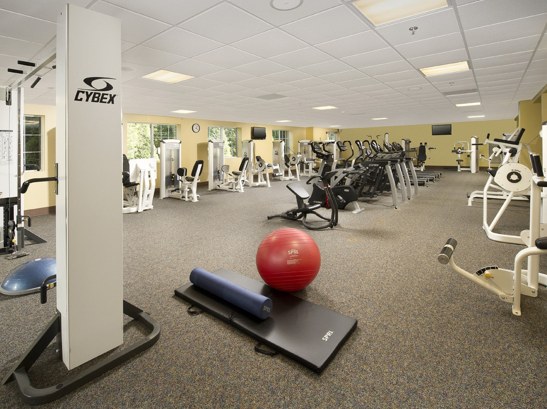 夏律第镇卢斯克维尔假日套房酒店主图