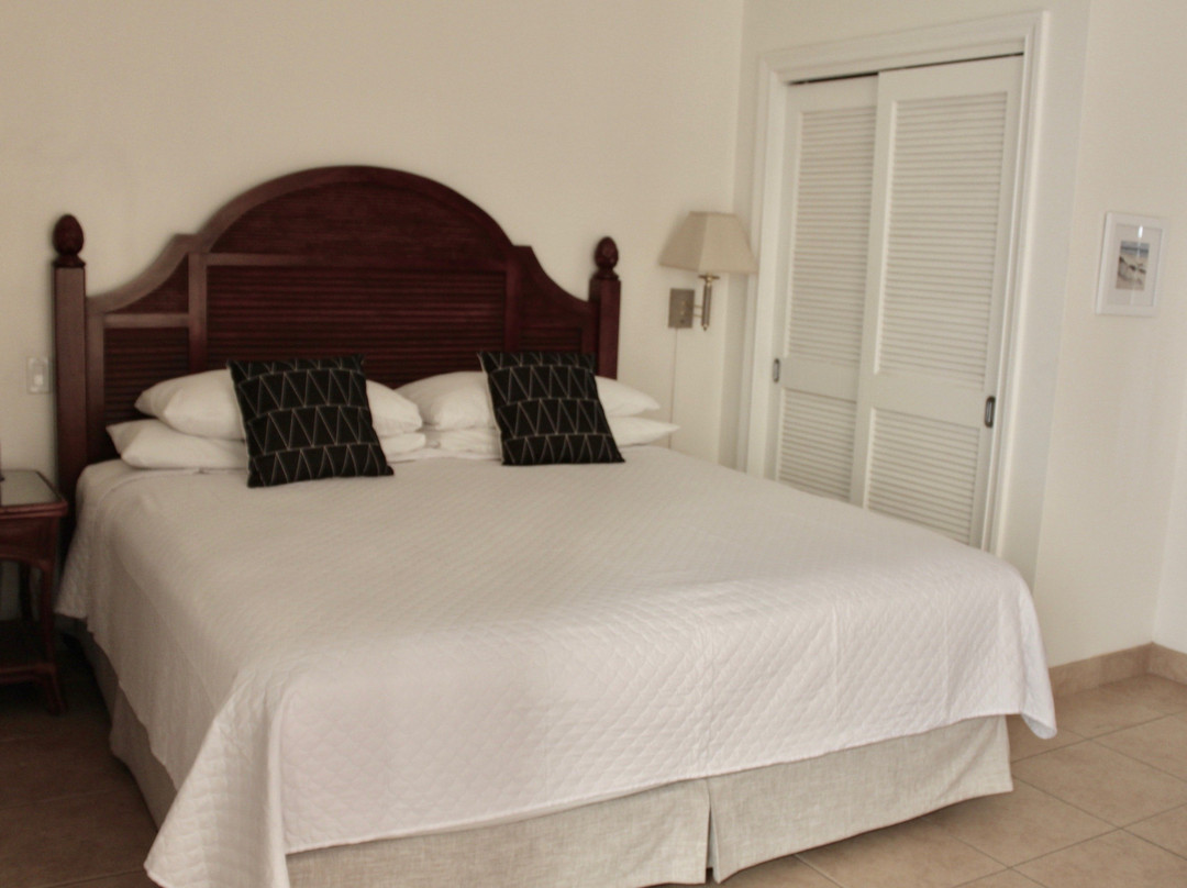 Bungalows at Windsong on the Reef主图