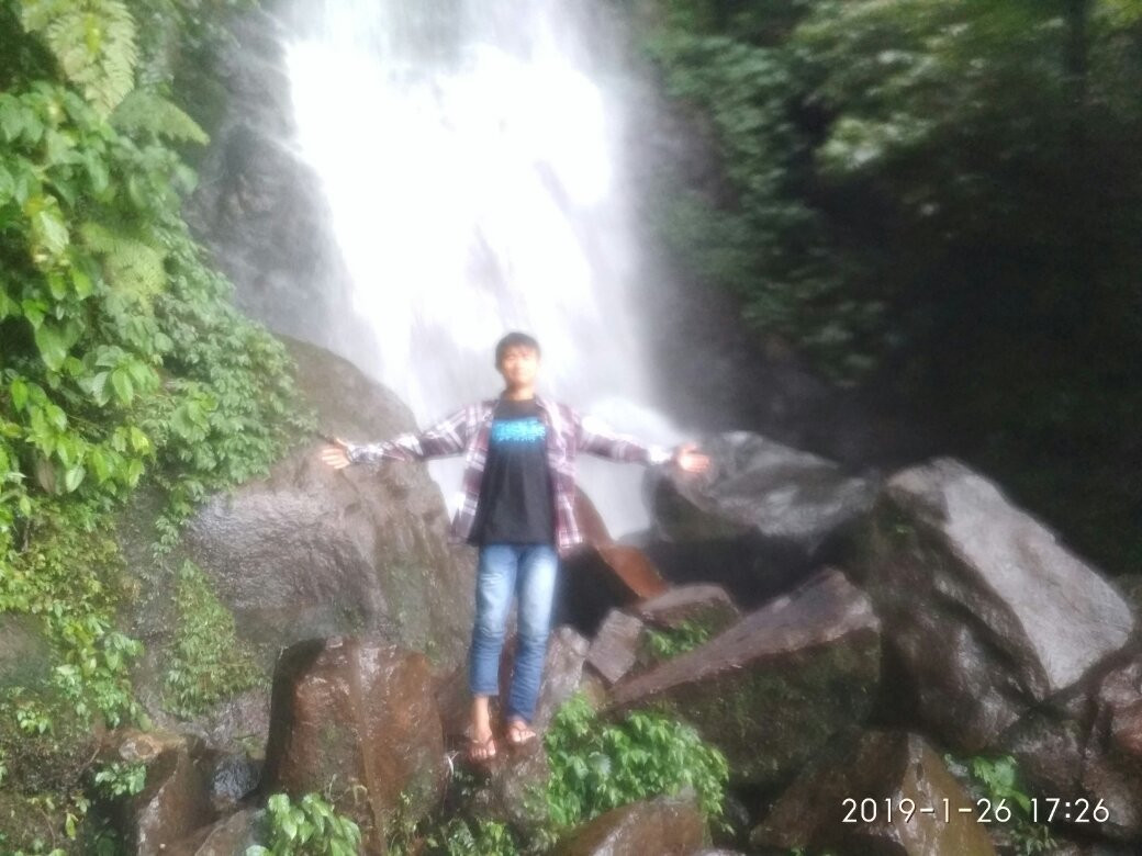 Cilember Waterfall景点图片