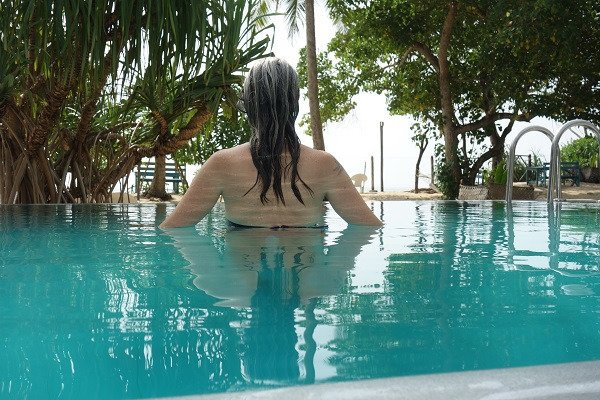 思瑞海滩酒店主图