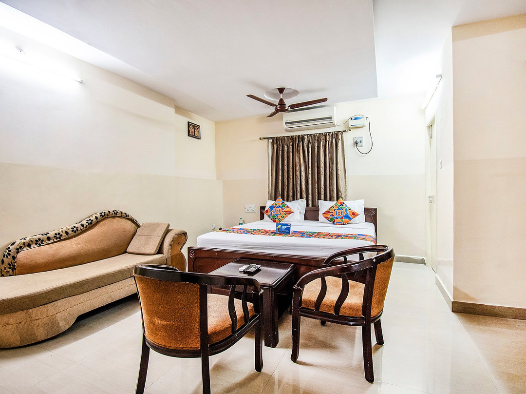 FabHotel Aditya Yatri Nivas主图