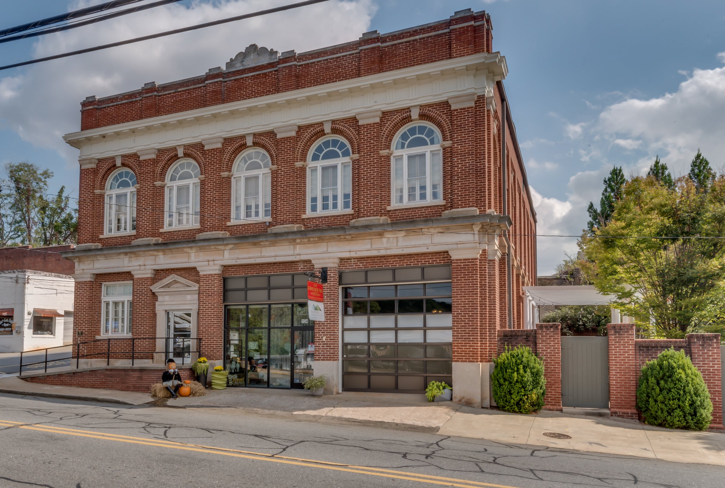 The Firehouse Inn-官方