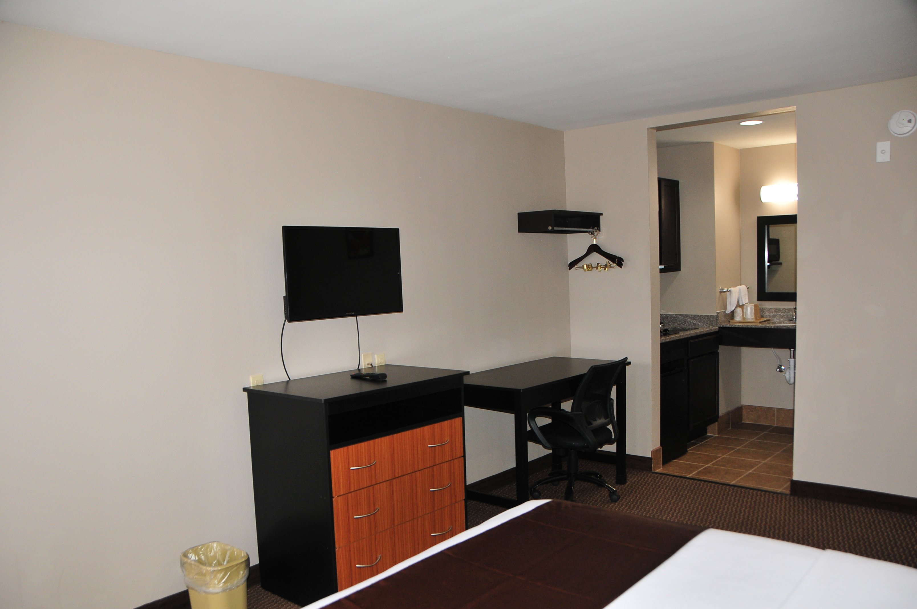 Paradise Inn & Suites-官方