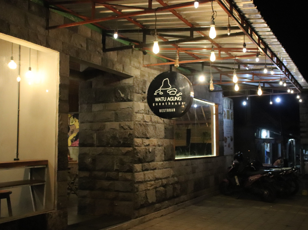 Watu Agung Guest House主图