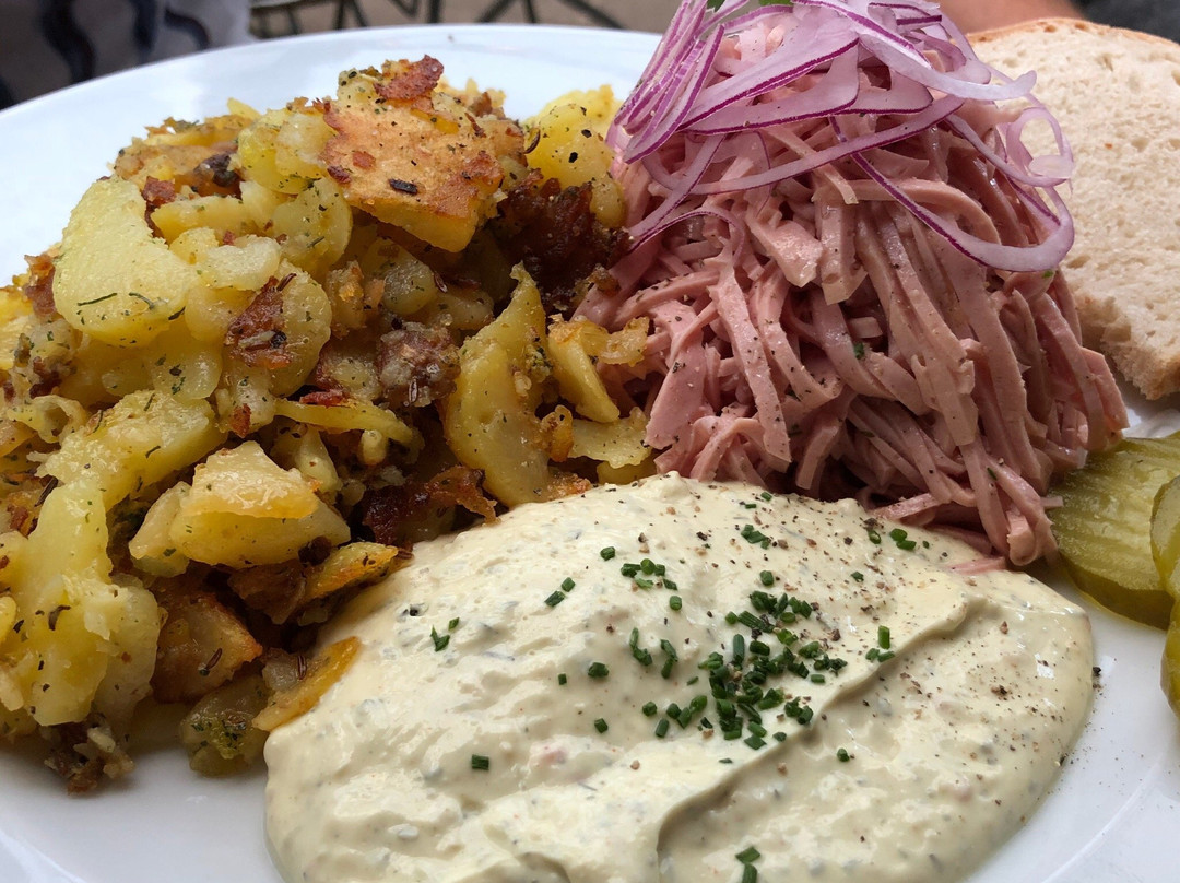 Eigeltingen餐馆和美食-Antiquitaten Weinstube