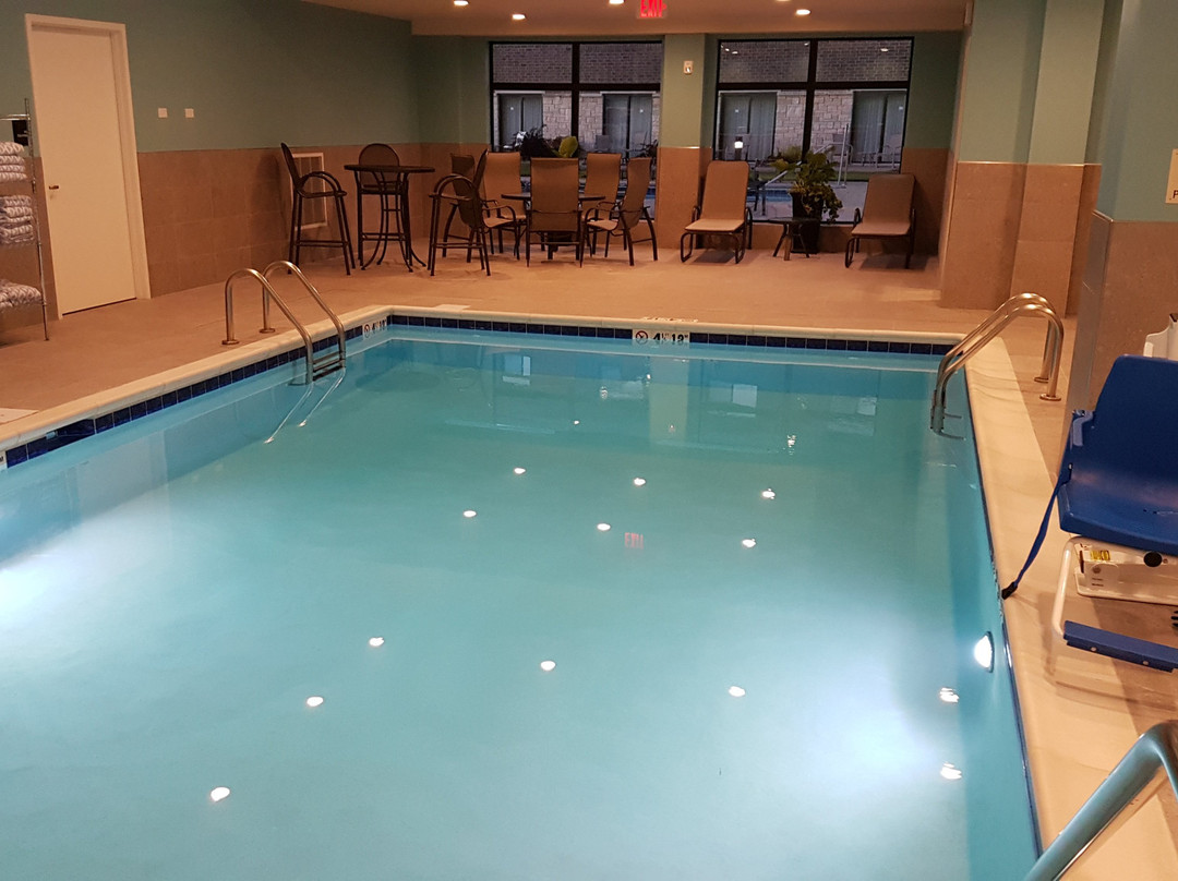 Hampton Inn & Suites By Hilton Burlington主图