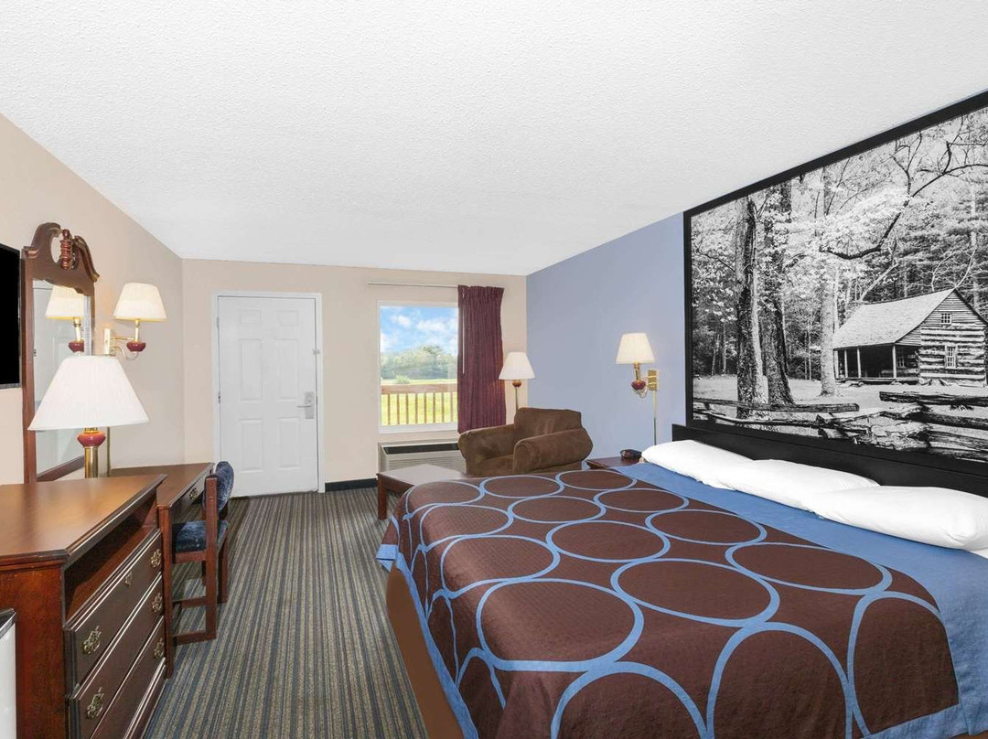 Super 8 by Wyndham Whiteville主图