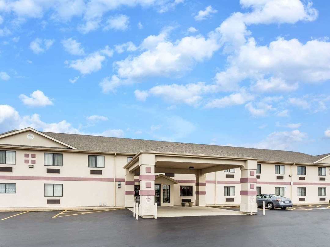 Super 8 by Wyndham Yorkville主图