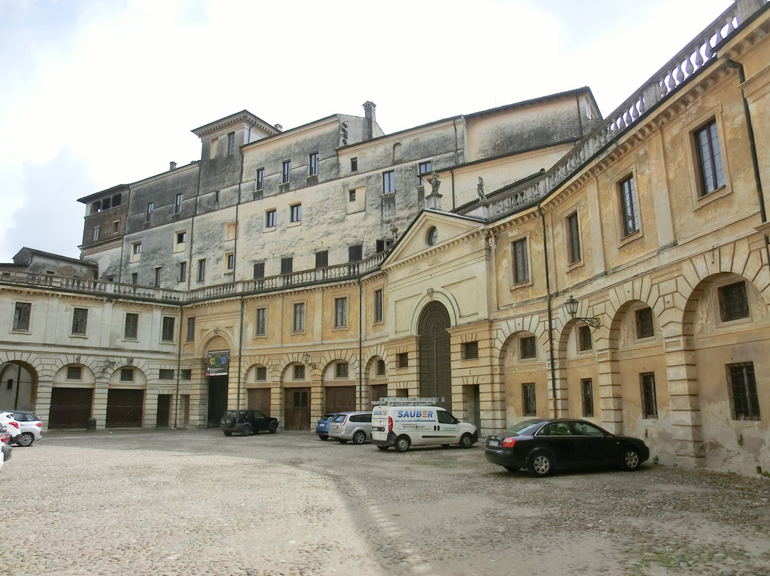 Piazza Matilde di Canossa-曼托瓦必去景点