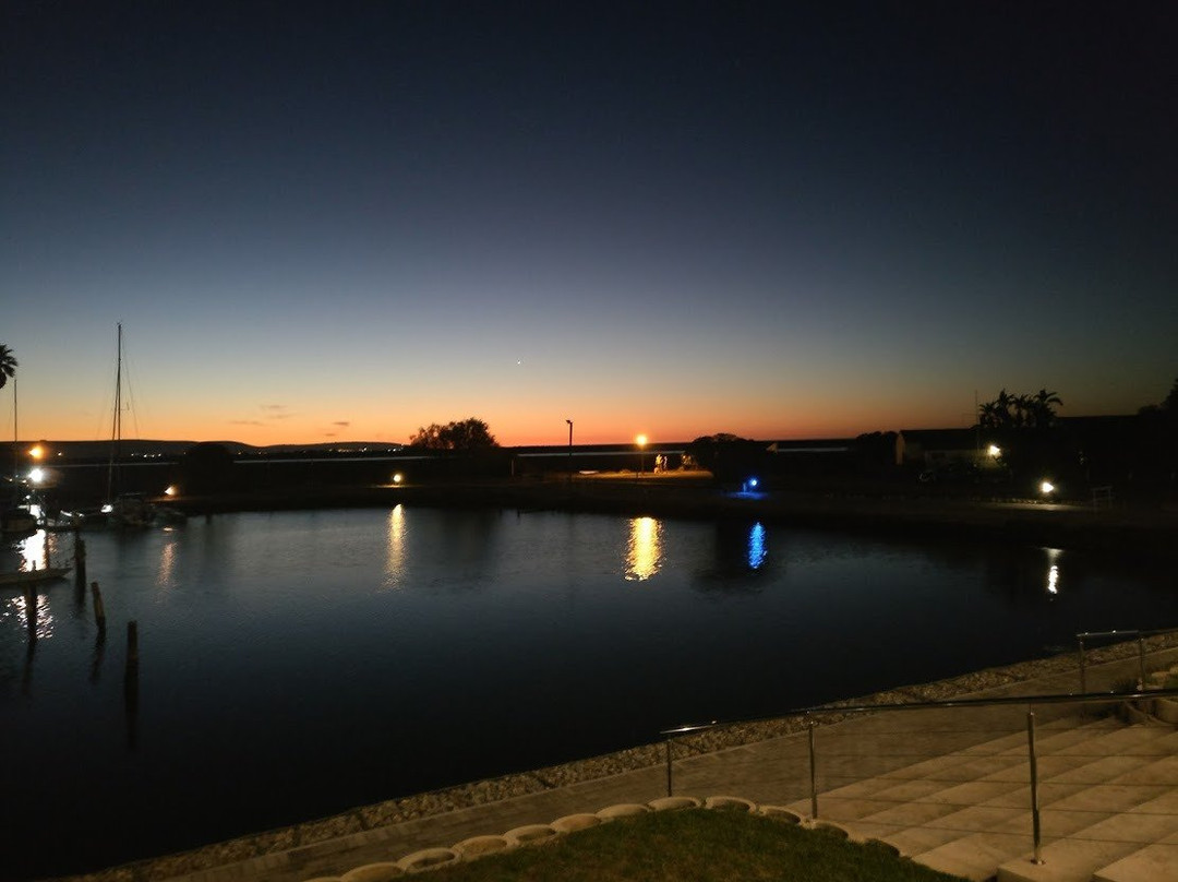 Russells on the Port主图