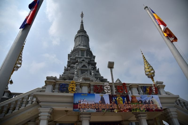 Preah Sakyamoni Chedi-乌栋必去景点