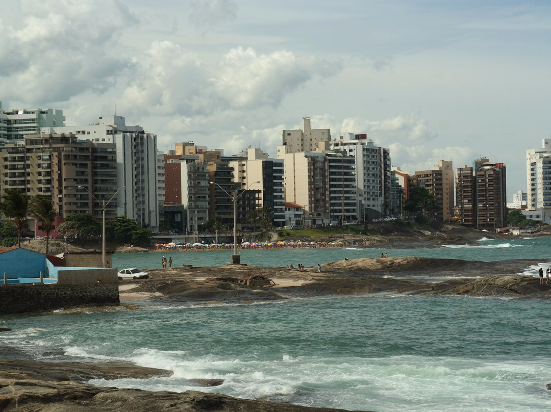 Praia do Meio景点图片