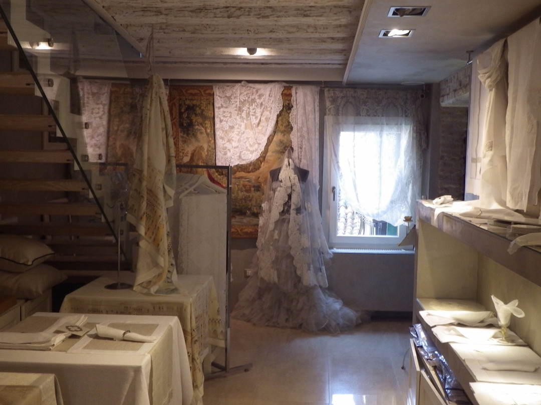 Emilia Burano Italian linens-Burano必去景点