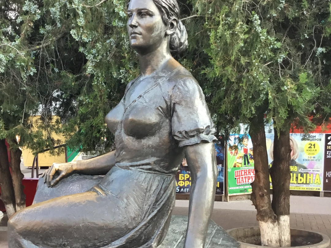 Monument Nonna Mordyukova景点图片