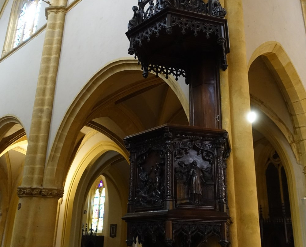 Eglise Saint-Etienne-罗阿讷必去景点