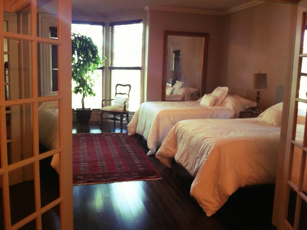 Bear Hug Bed & Breakfast主图