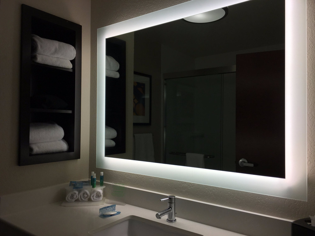 Holiday Inn Express & Suites Lancaster East - Strasburg By IHG