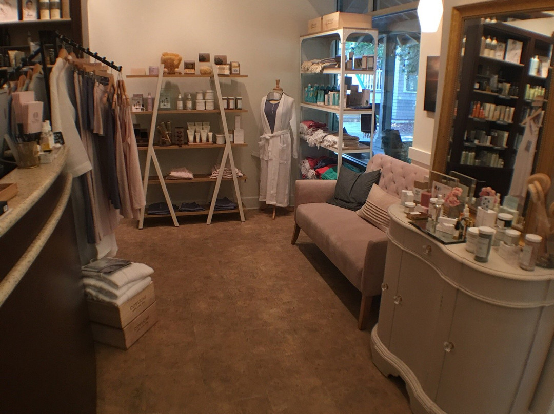 Island Retreat Spa & Salon景点图片