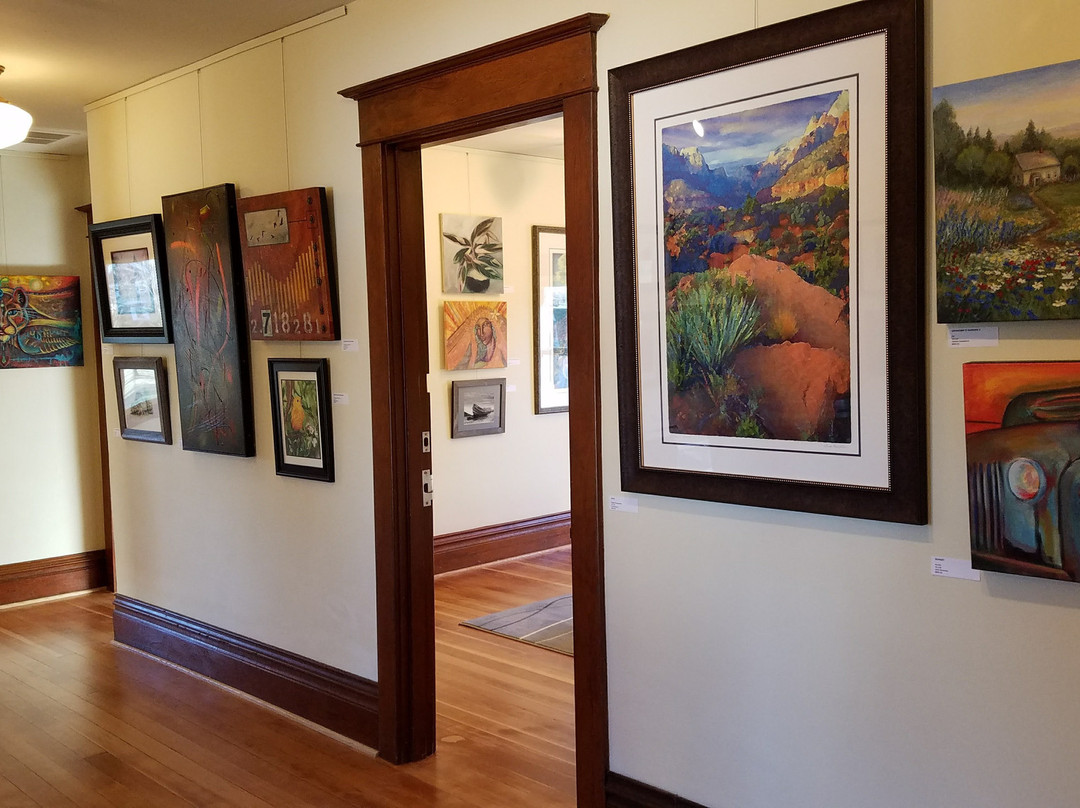 The Gallery at Ten Oaks-麦克明维尔必去景点