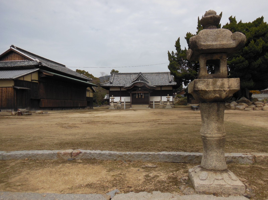 Kogarasu Shrine景点图片
