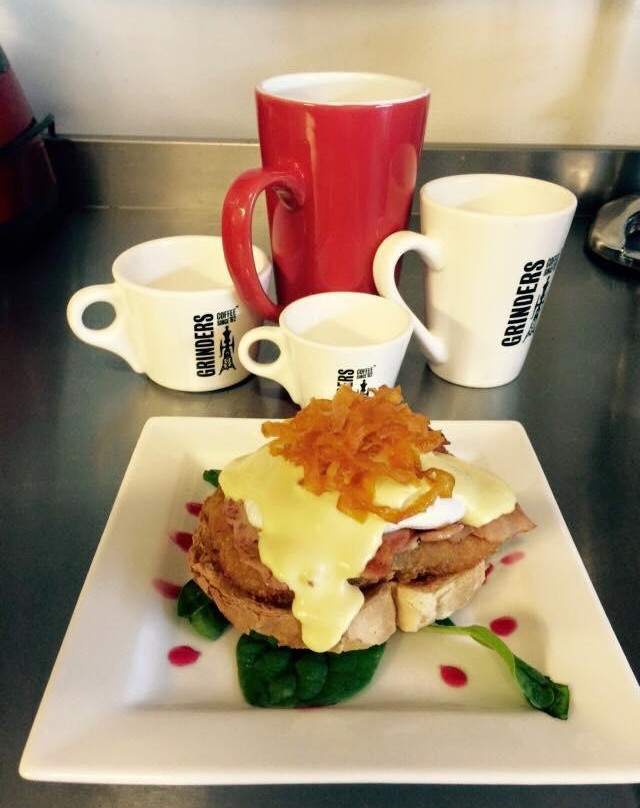 Dampir Beachfront Cafe & Takeaway