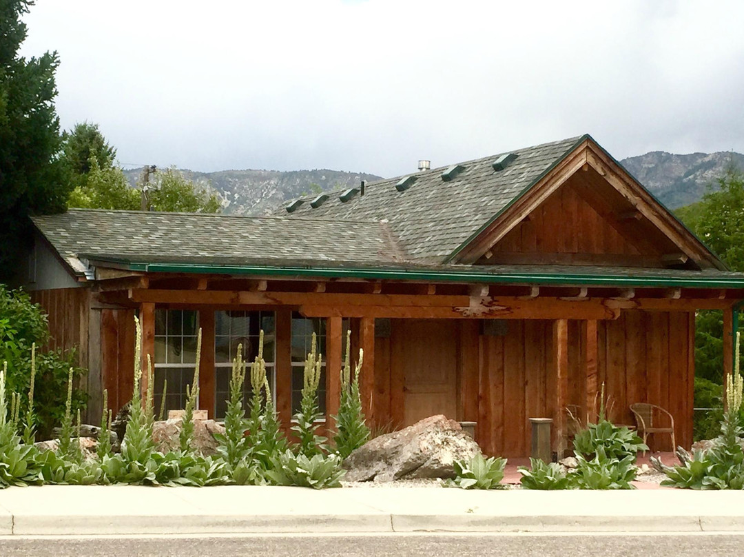 Rustic Inn with Lava Adventures & Lodging