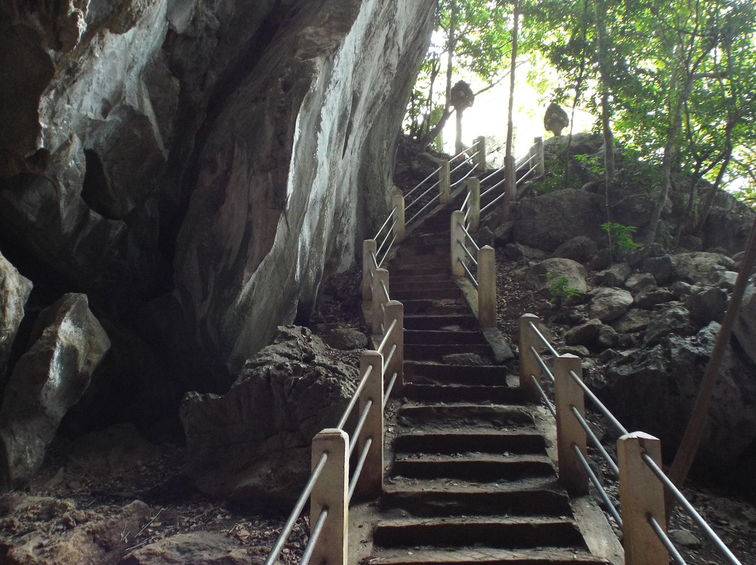 Phnom Chhngok Cave Temple-贡布必去景点