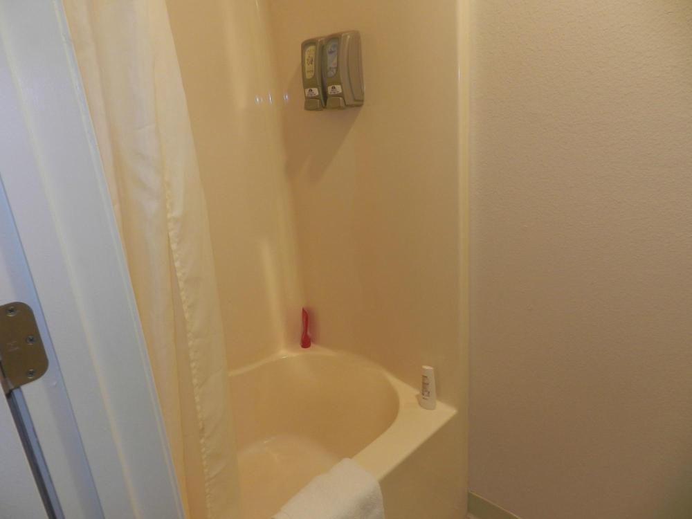 Americas Best Value Inn Kalispell-浴室