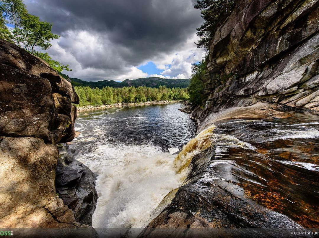 Rafoss Waterfall景点图片