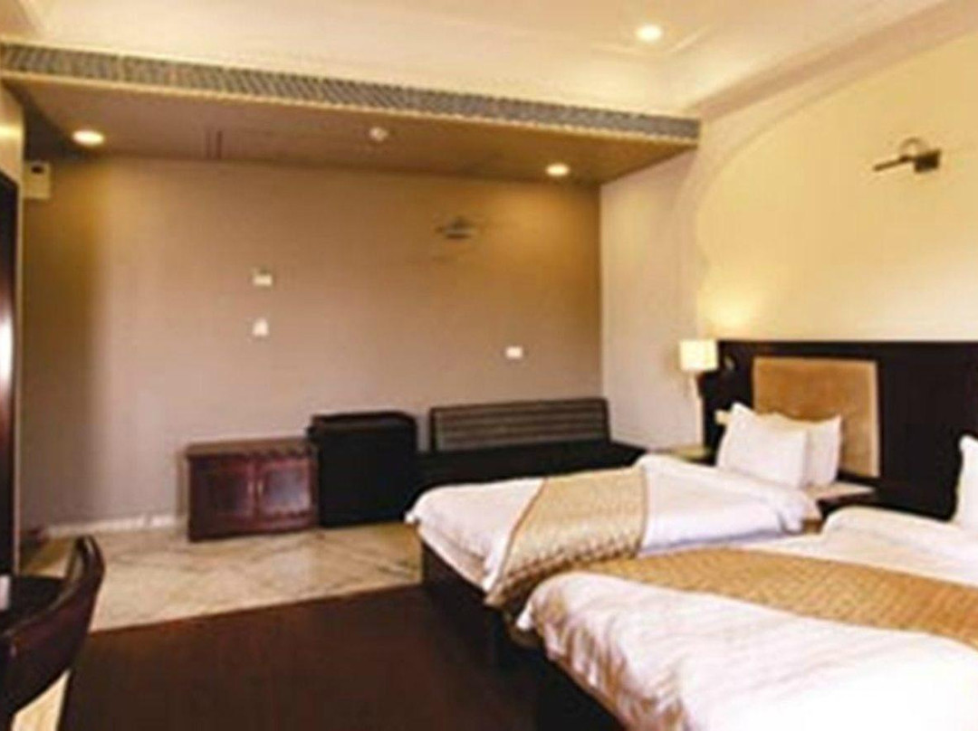 Piyush Palace Hotel主图