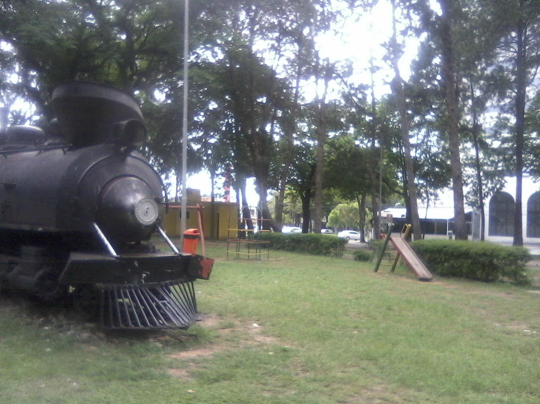 Praça IV Centenário-瓜鲁柳斯必去景点