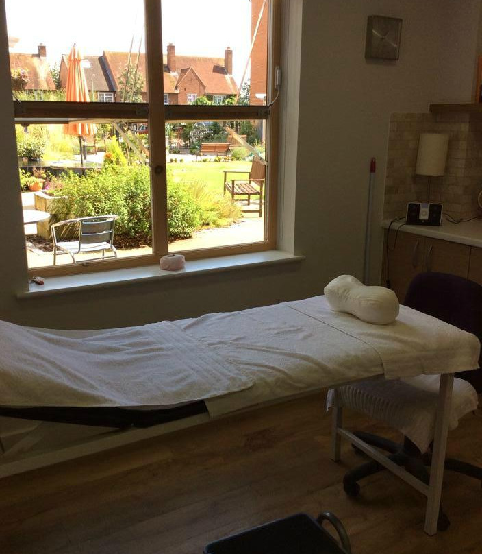 Holistic Massage & Beauty Treatments-Woodley必去景点