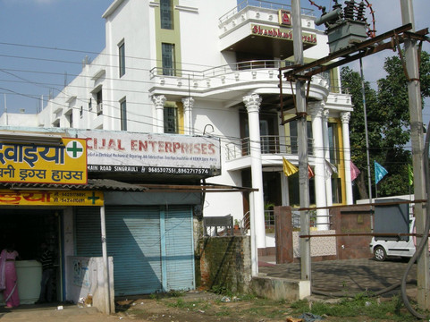 Obra酒店住宿-Shambhavi Hotels