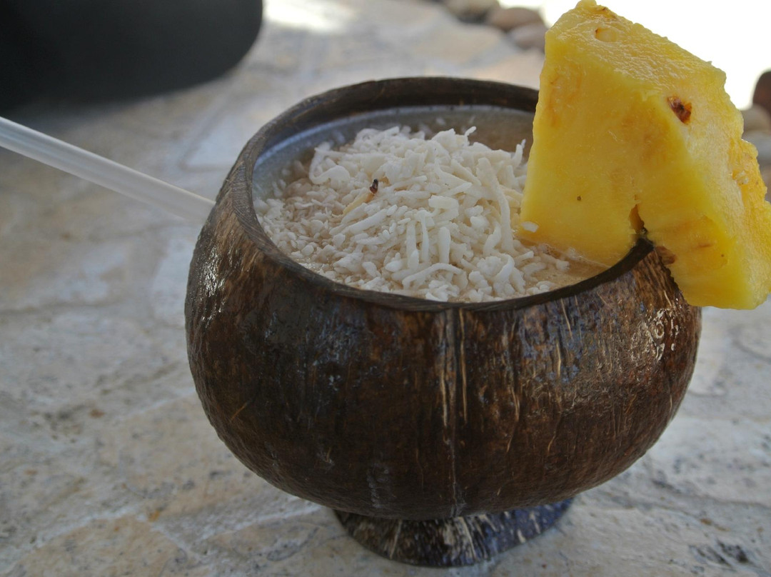 Villa La Bella Oceanfront Swing Bar-女人岛必去景点