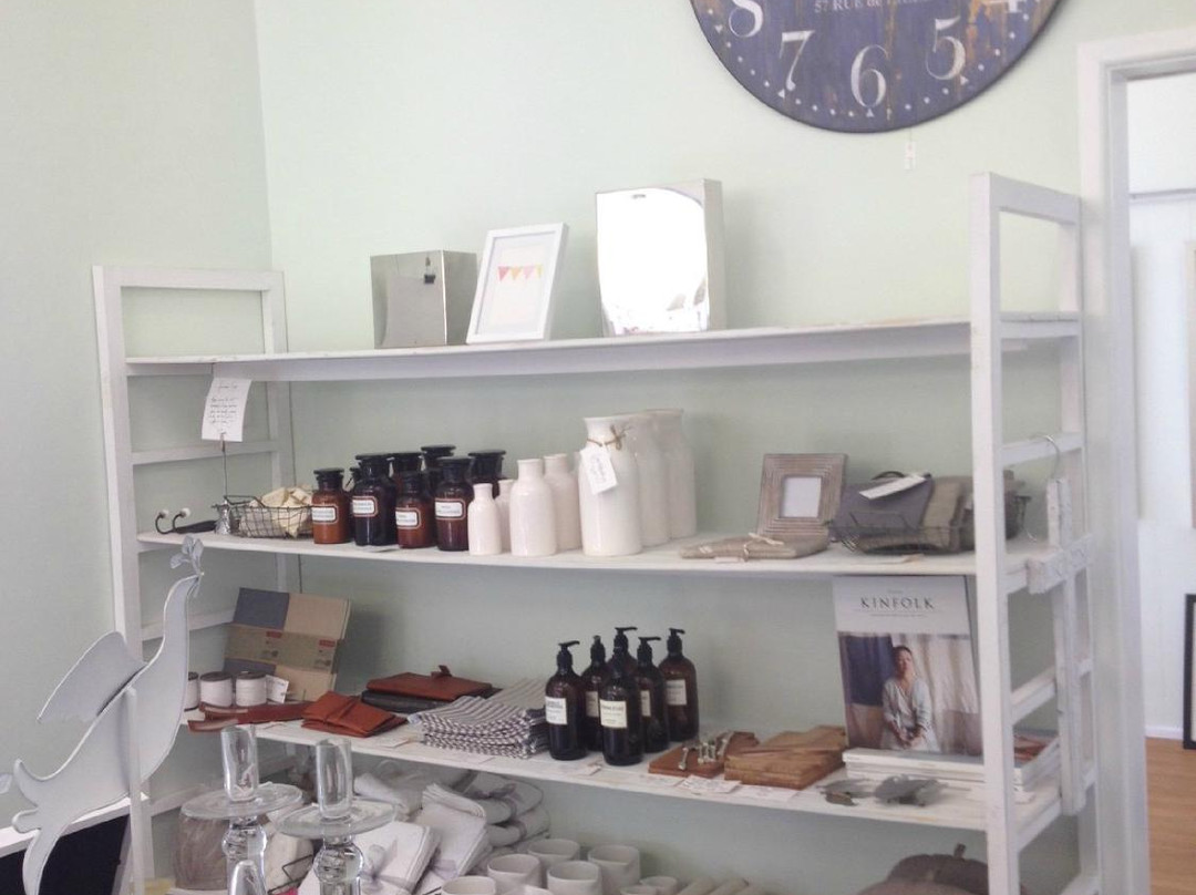 Ashleigh Manley Art Gallery Homewares & Gifts景点图片
