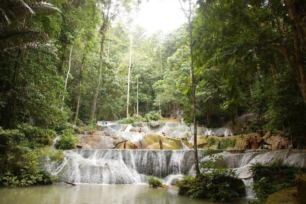 Moramo waterfall景点图片