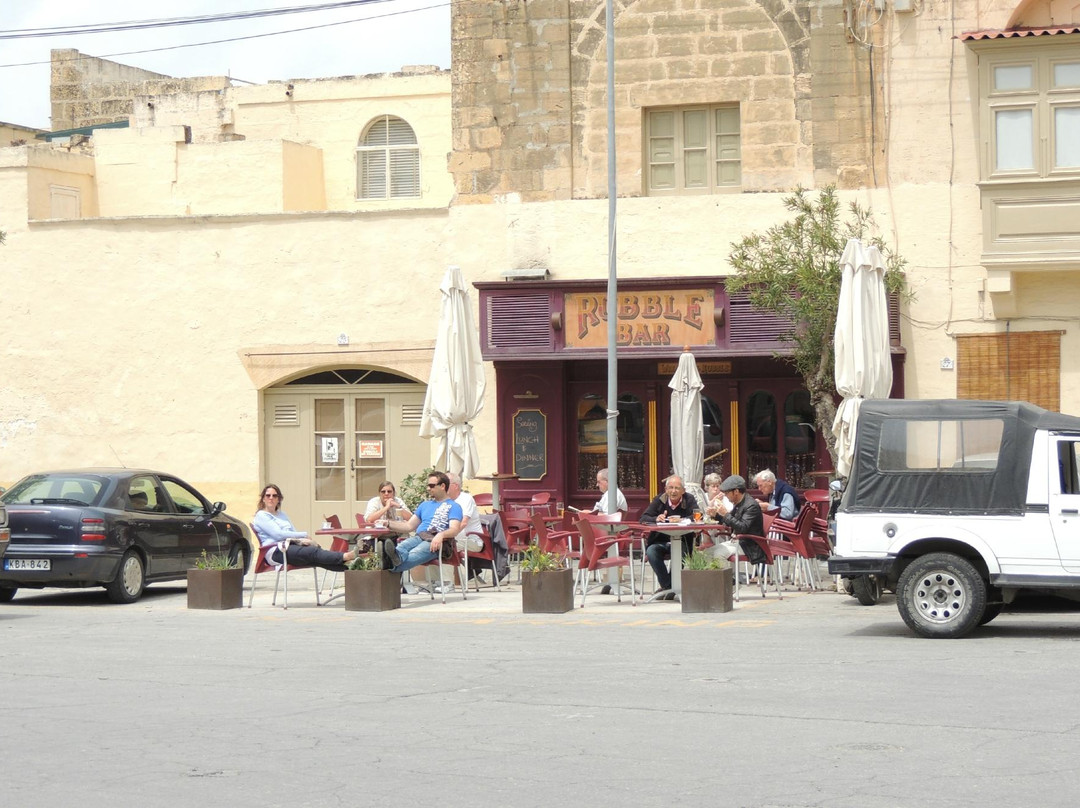 Xaghra餐馆和美食-Rubbles Bar