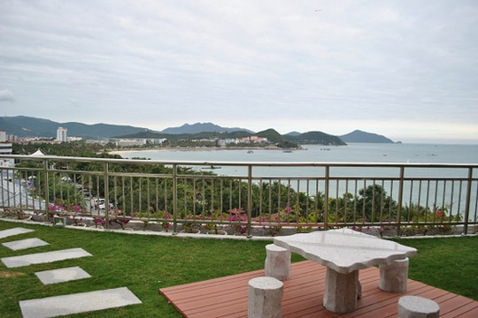 三亚鹿颐海景酒店（大东海海水浴场店）主图