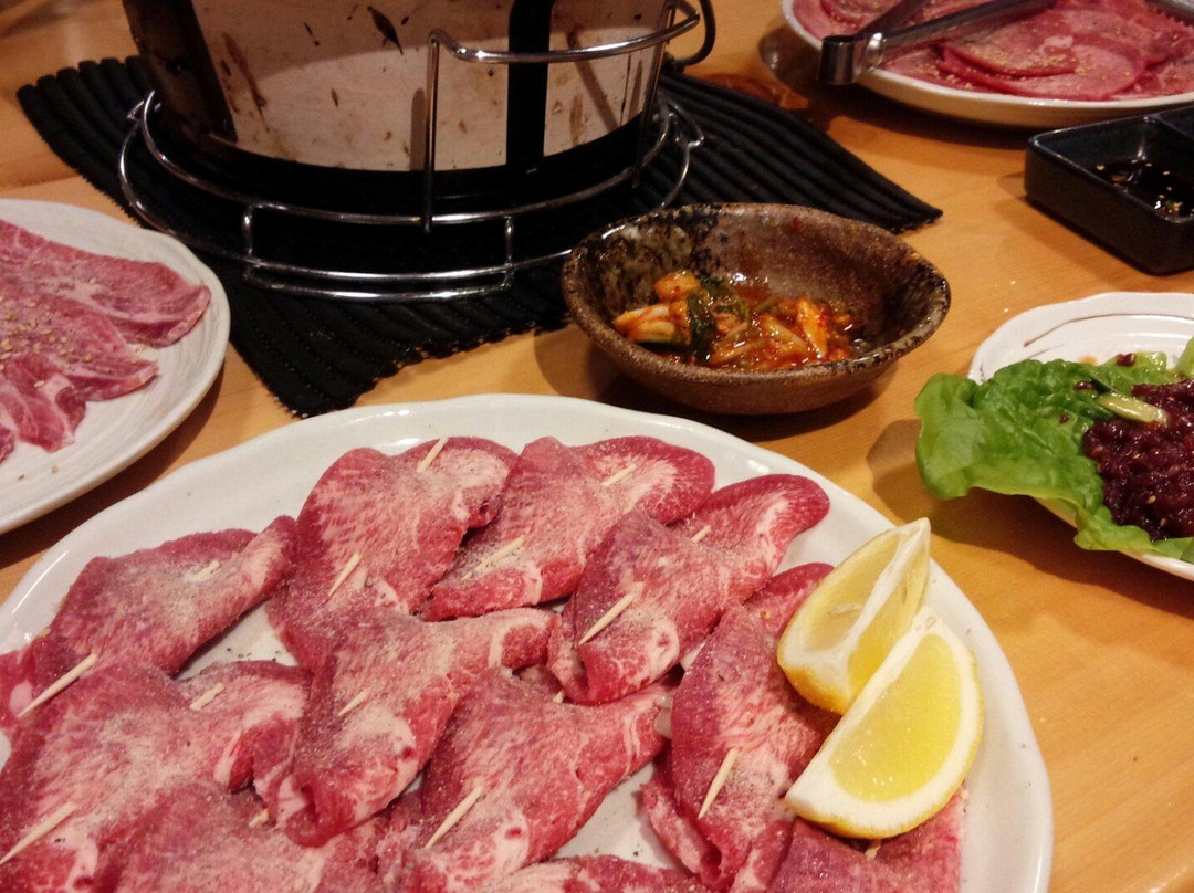 炭火焼肉しちりん亭