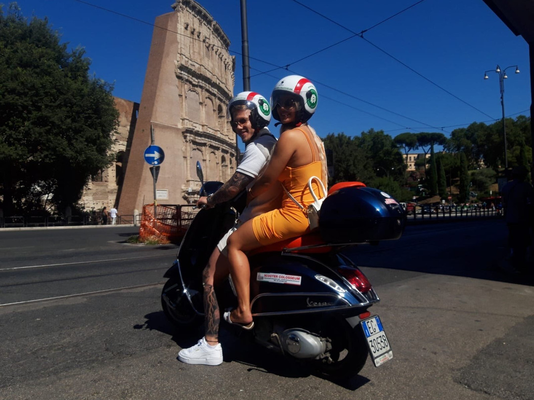 Scooter Colosseum-罗马必去景点