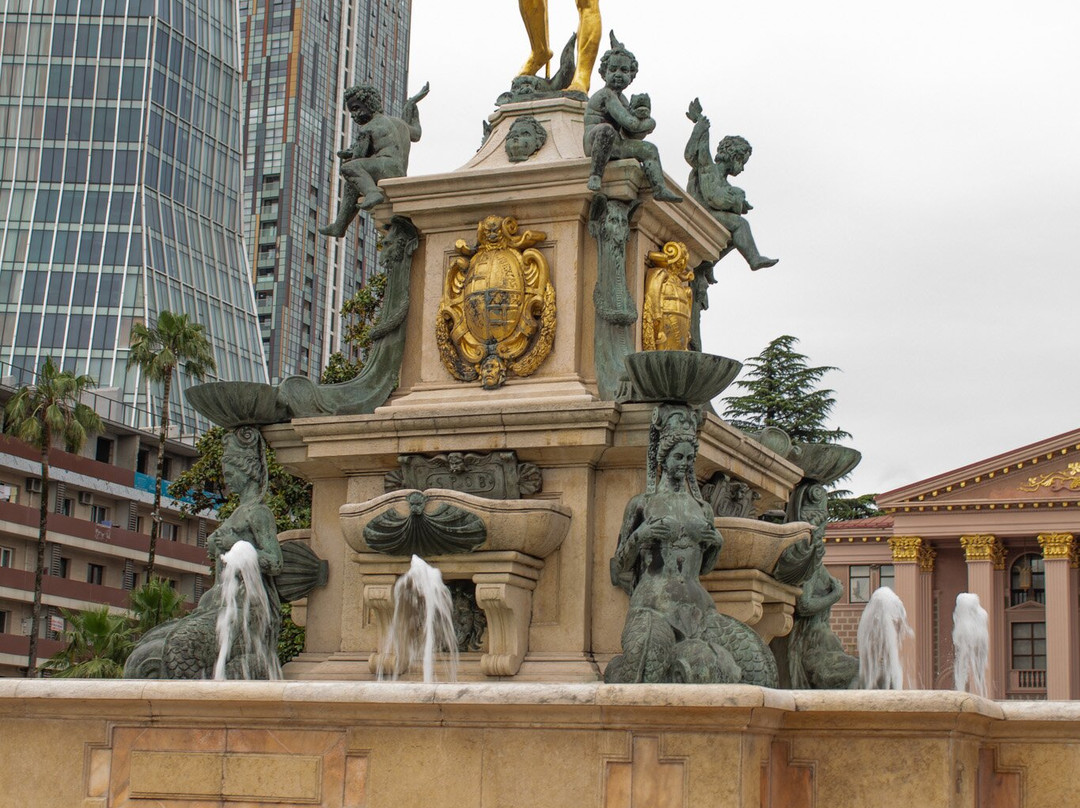 Neptune Fountain-巴统必去景点