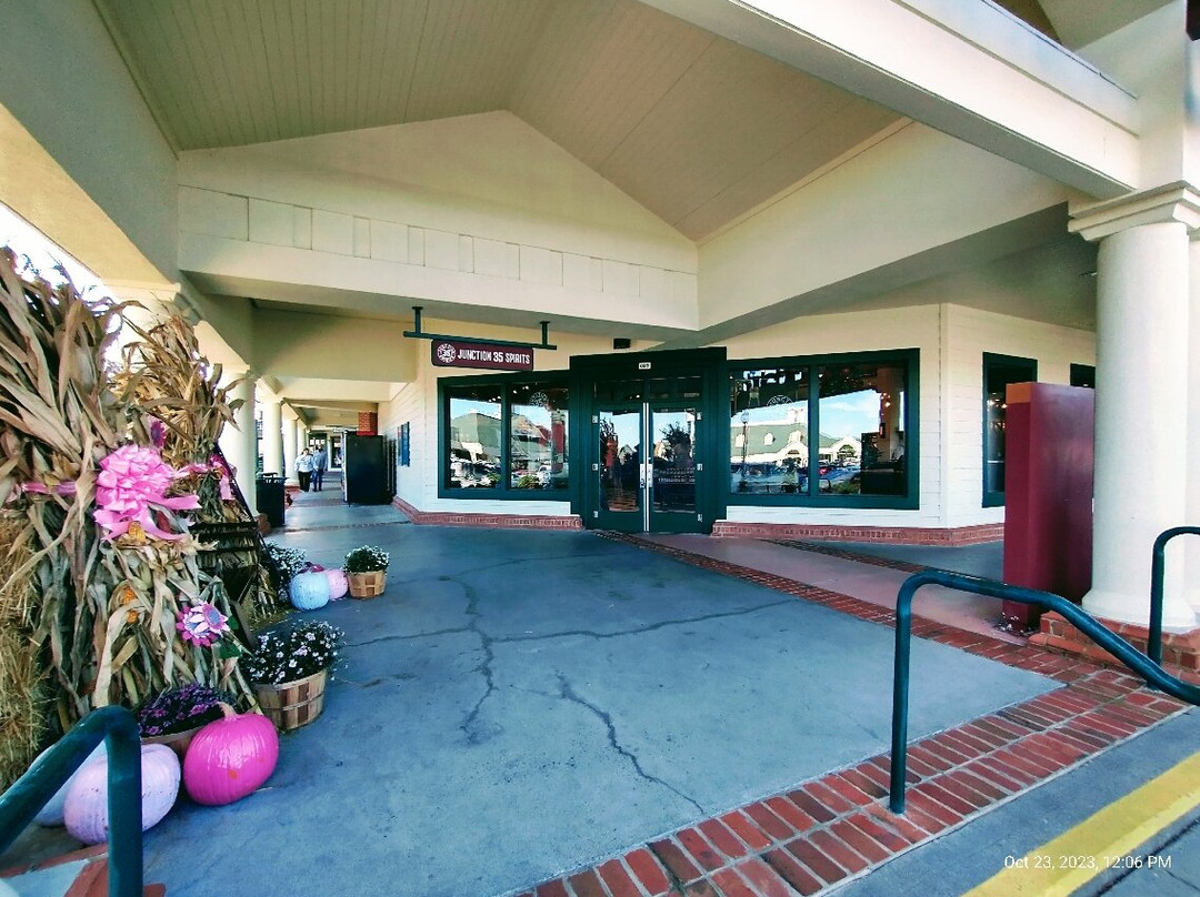 Junction 35 Spirits, Tanger Location-塞维尔维尔必去景点