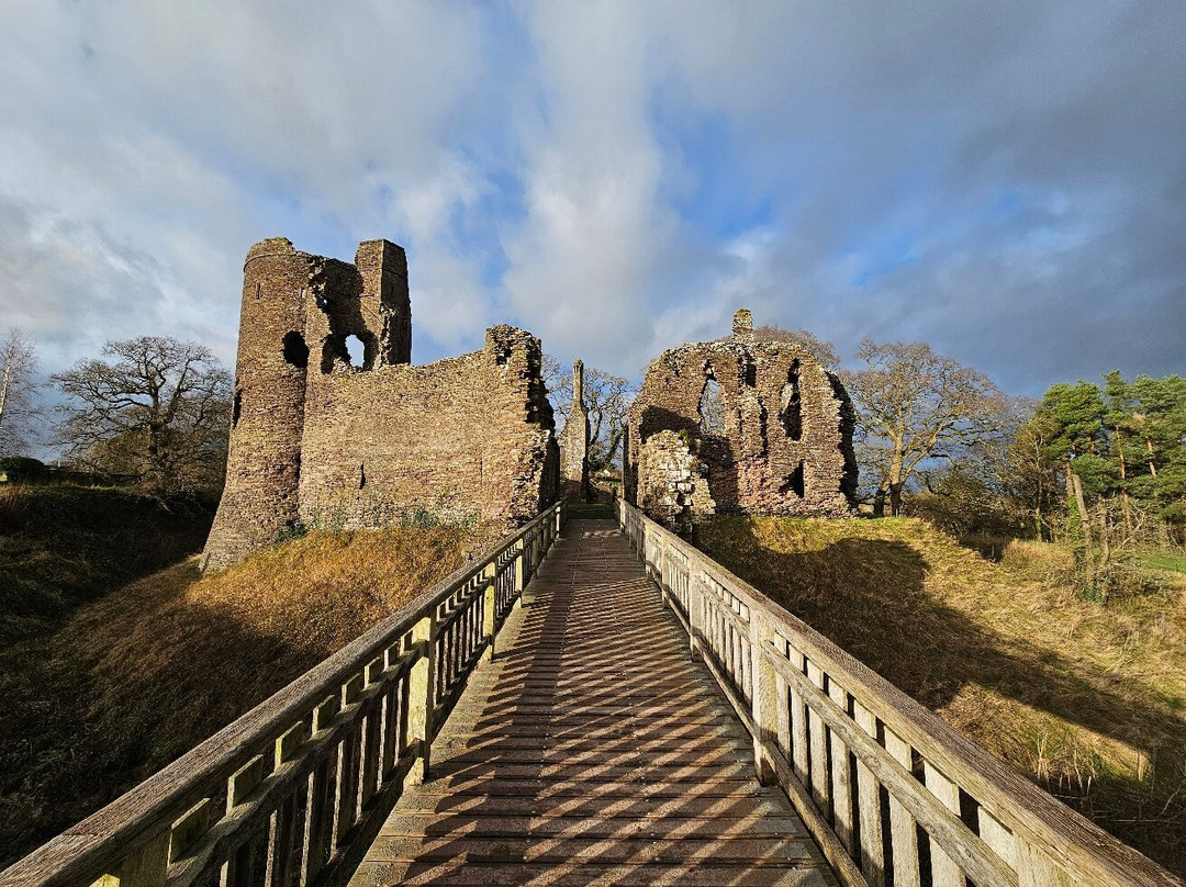 Grosmont Castle景点图片
