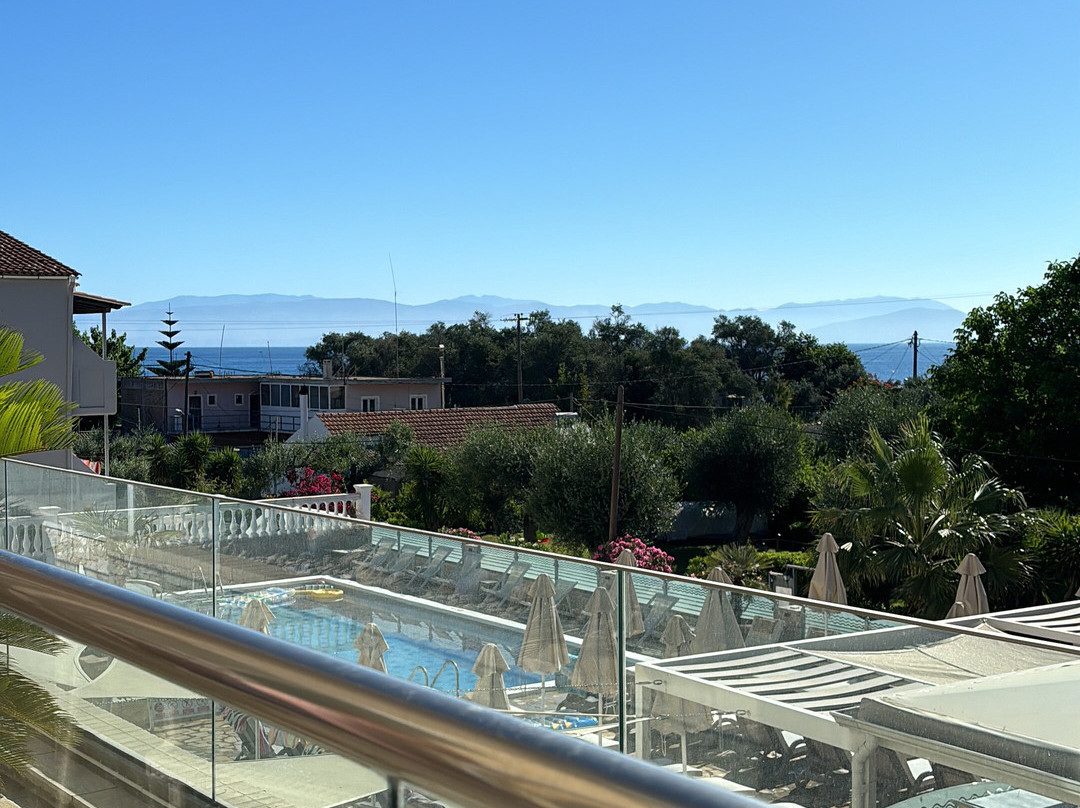 Loulass Village Aparthotel主图